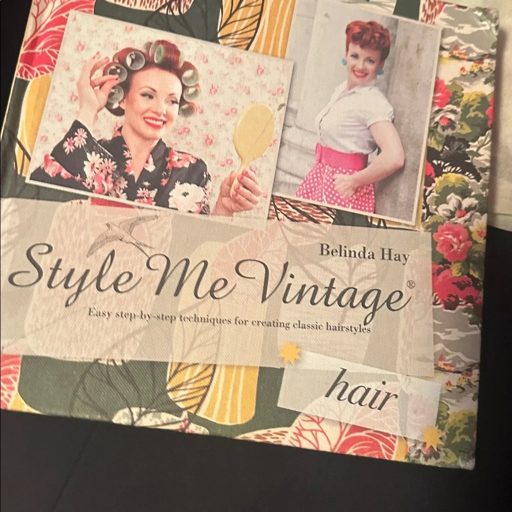 Chic Red Graphic Handbag - Picture 2 of 7